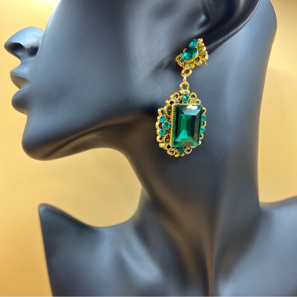 Golden Byrdies Earrings✨ - Picture 3 of 6